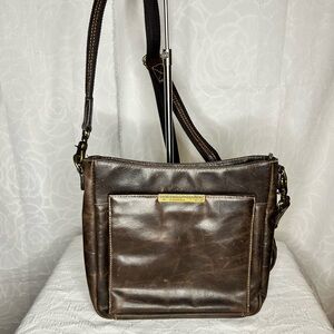 GUN TOTE’N MAMAS women’s brown concealed carry distressed buffalo crossbody.